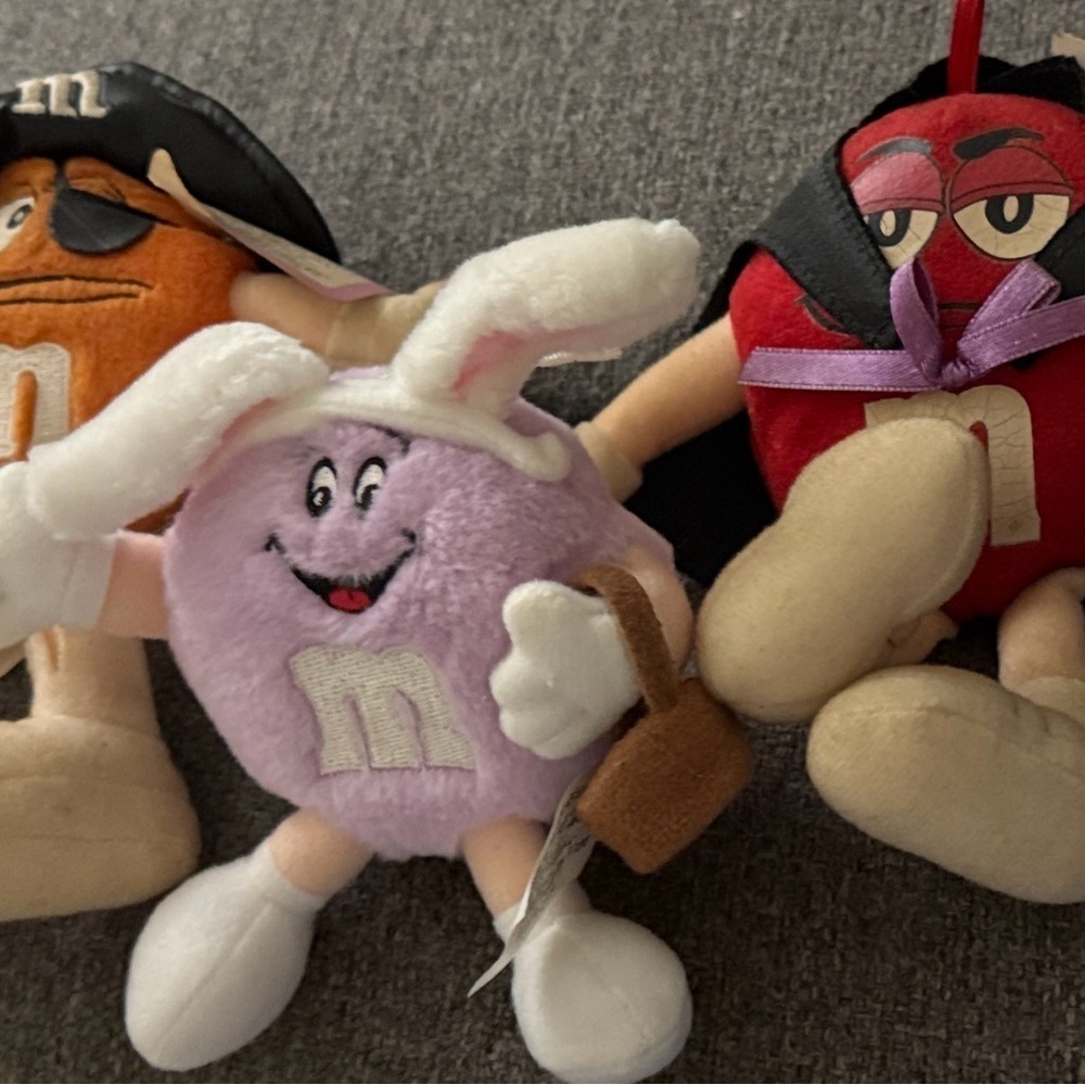 Set of 3/ vintage m&m plushies G8